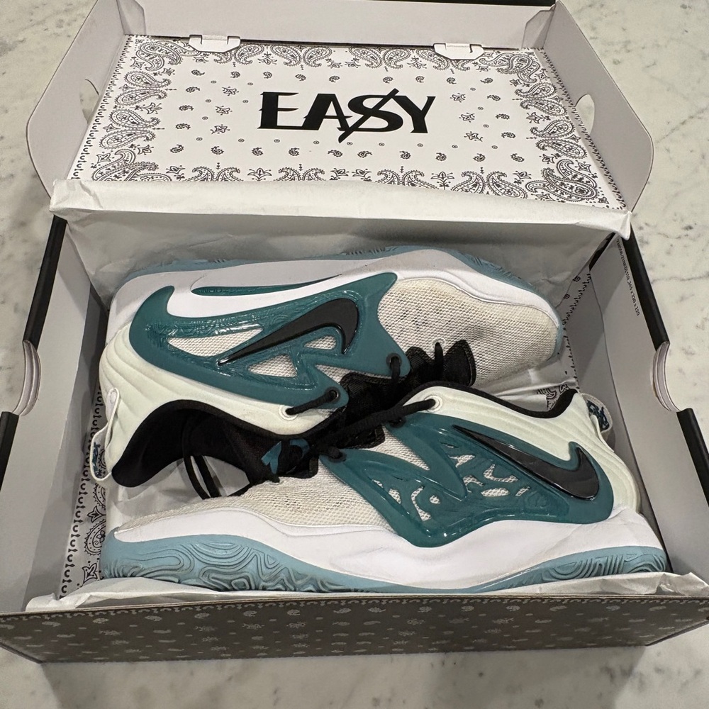 Men’s Size 10, KD15’ White/Blk/Teal, ‘Photon 
Excellent Pre owned cond!